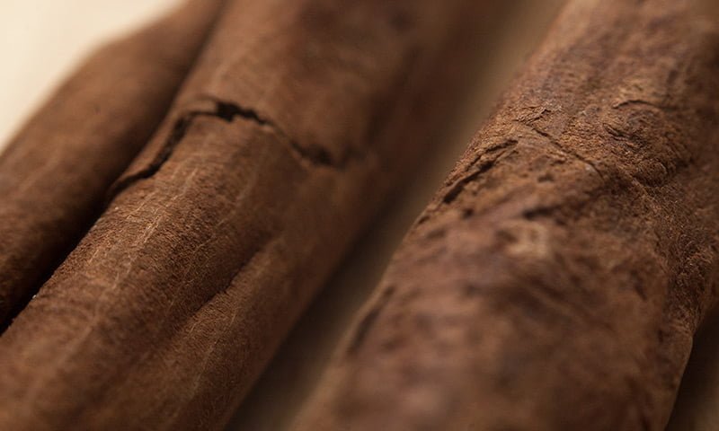 Vanilla, Tobacco Leaf, Cinnamon, Sandalwood, Patchouli