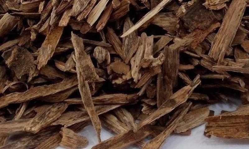 Labdanum, Benzoin, Vanilla, Cedar, Amber, Agarwood (Oud), Egyptian Balsam